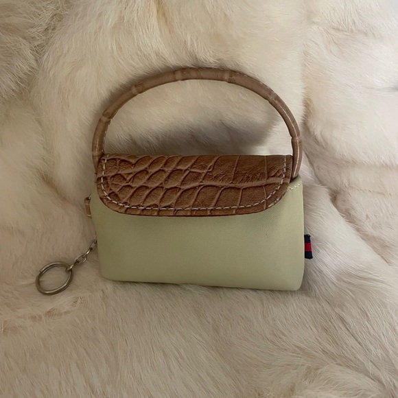 Tommy Hilfiger Tan & Pale Green Change Purse Keychain - Picture 1 of 7